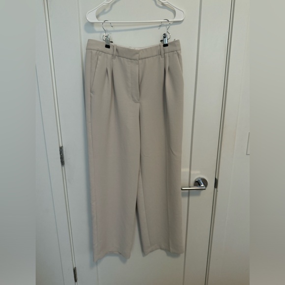 Aritzia Effortless Pant - Cream - Size 10 - Picture 2 of 4